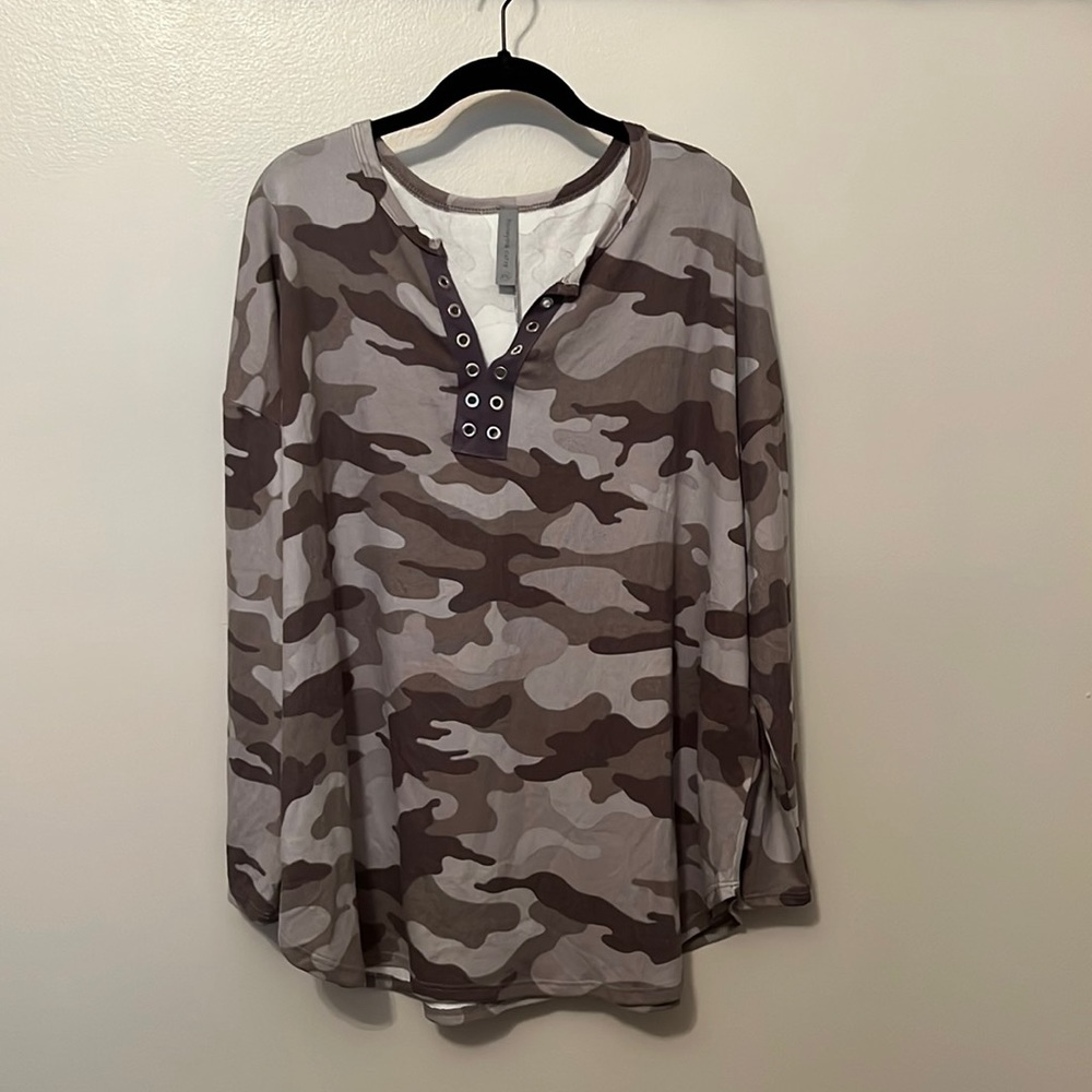 NWOT Camo top